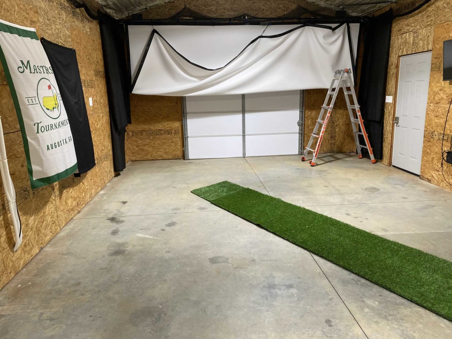 How To Choose the Best Golf Simulator Enclosure